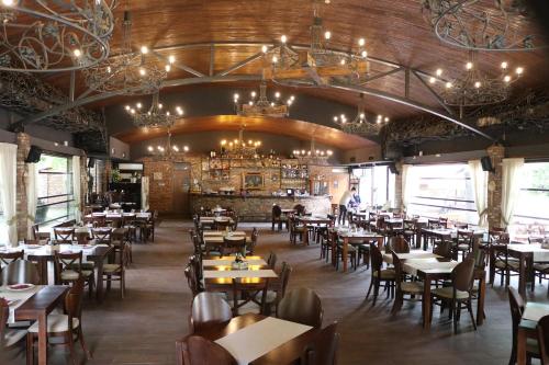 Restorāns, Queen Maria Estate Apartments Winery Restaurant in Demir Kapija