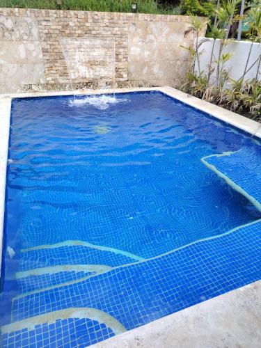 Basen, Hermosa lujosa y moderna casa boté de 4 habitaciones con piscina (Hermosa lujosa y moderna casa bote de 4 habitaciones con piscina) in Puerto La Cruz