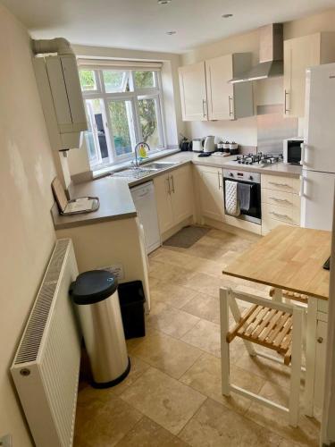 Luxury Town Centre Apartment - image 14