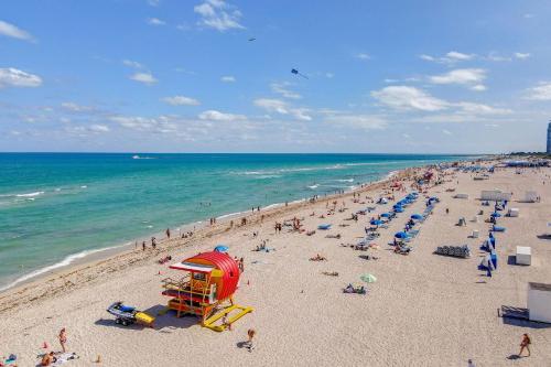 2 B/R w/Private Balcony, Heart of South Beach Deal in Miami Beach, USA