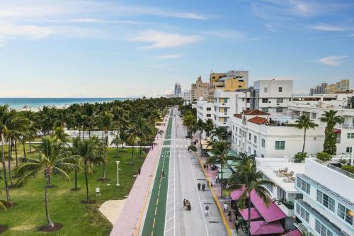 2 B/R- Heart of South Beach, Near Ocean Dr & Beach in Miami Beach, USA