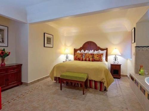 Los Arboles Hotel in Palm Springs, USA
