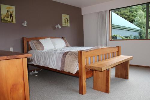 Tui Hideaway in Otatara