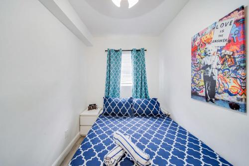 Beachfront 1 bedroom with 2 Queen Beds on Ocean Drive in Miami Beach, USA