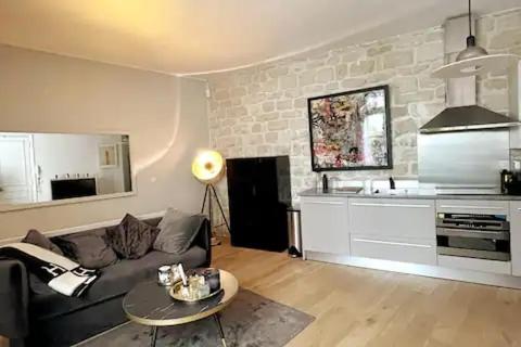 Contemporary apartment 150 meters from Place Victor Hugo Paris 16, Paryż