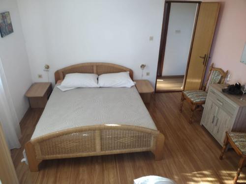 One-Bedroom Apartment image 10