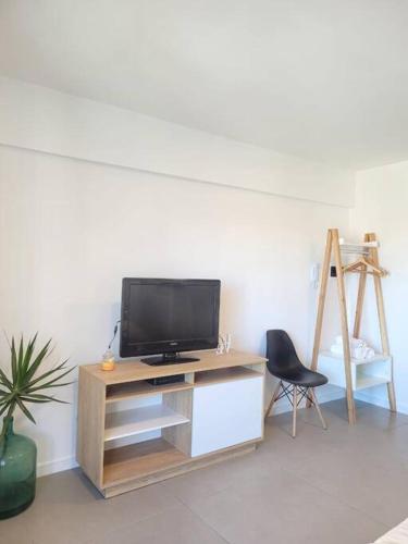 One-Bedroom Apartment image 3