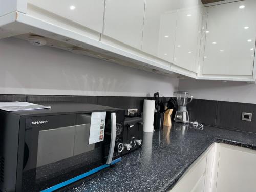 Facilities, Affluent Living Property perfect for contractors & individuals Free Parking in Wigan