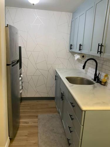 Cozy Centrally-located Condo in Honolulu - 30 day minimum stay in Honolulu Airport