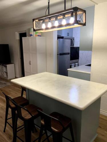 Cozy Centrally-located Condo in Honolulu - 30 day minimum stay in Honolulu Airport