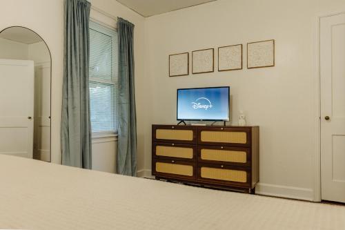Historic Revival King Bed Liberty Bowl Memphis 895 in Memphis, USA