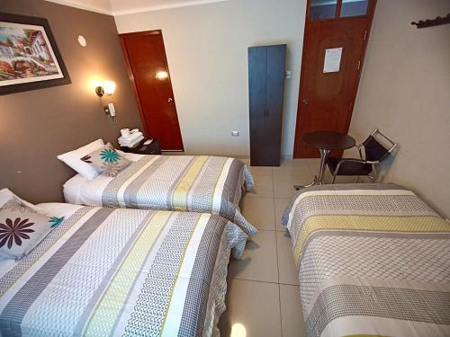 3 twin beds