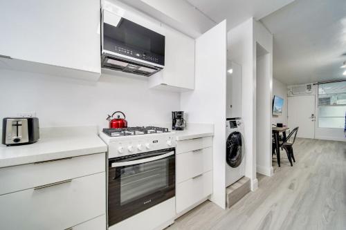 Ocean Drive Prime Apt w/2 QueenBeds & Washer/Dryer in Miami Beach, USA