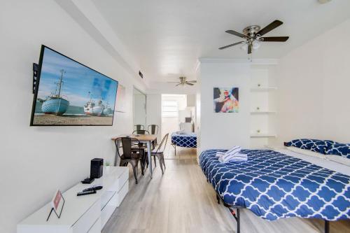 Ocean Drive Best Deal, w/2 Queen Beds, Near Beach in Miami Beach, USA