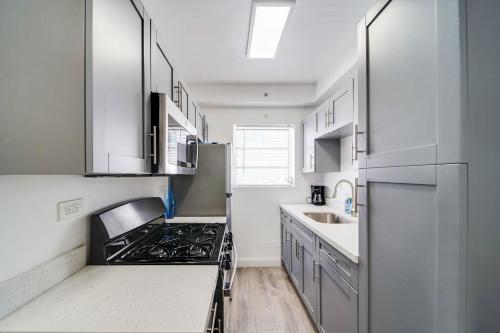 Ocean Drive Comfy apt, w/2 Queen Beds by the Beach in Miami Beach, USA