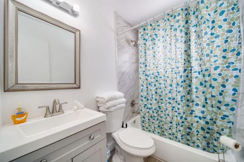 Ocean Drive Comfy apt, w/2 Queen Beds by the Beach in Miami Beach, USA