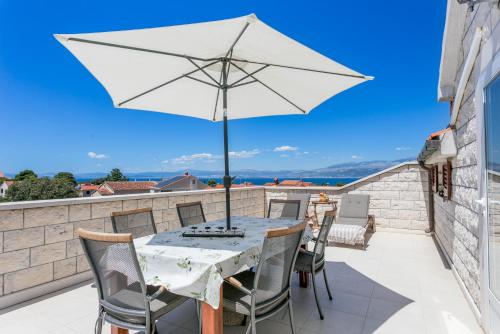 Two-Bedroom Apartment with Terrace and Sea View image 2