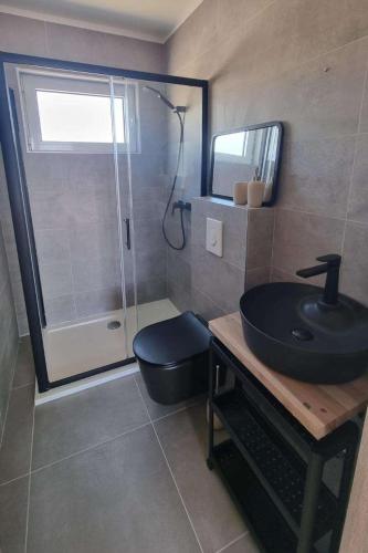 Vannas istaba, Secluded fisherman's cottage Cove Prnjica, Pag - 23456 in Kolan