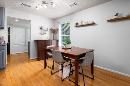2 Bedroom Ft Moore Retreat in Columbus, USA