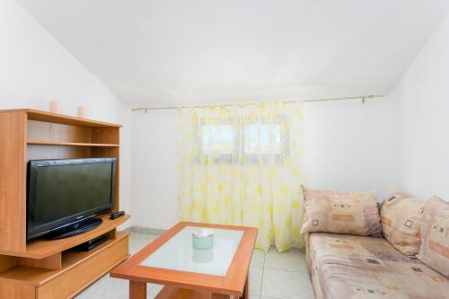 Two-Bedroom Apartment with Terrace and Sea View image 8