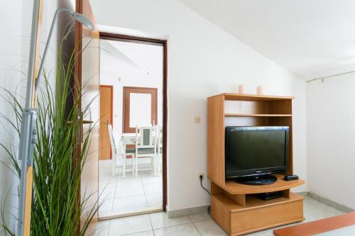Two-Bedroom Apartment with Terrace and Sea View image 9