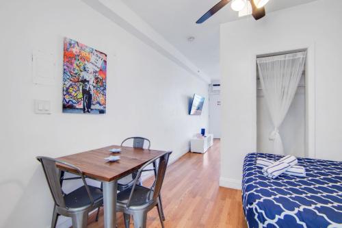 Stylish Ocean Dr Apt w/ 2 Queen Beds, Across Beach in Miami Beach, USA