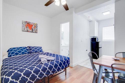 Stylish Ocean Dr Apt w/ 2 Queen Beds, Across Beach in Miami Beach, USA