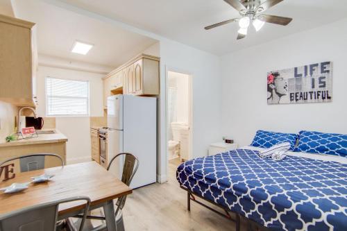 Super Beach Deal, Apt w/2 Queen Beds On Ocean Dr detail