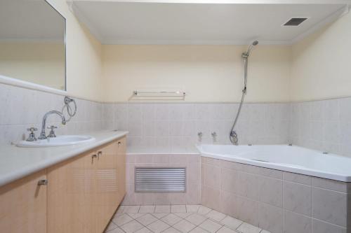 Apartment on William in CBD - 2 Bed 2 Bath Wi-Fi, Bathurst (foto 6)