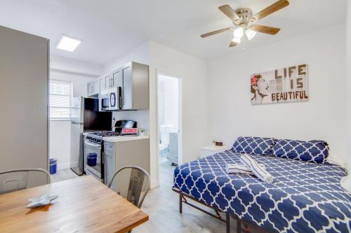 Private Ocean Dr Apt w/2 Queen Beds, Steps 2 Beach in Miami Beach, USA