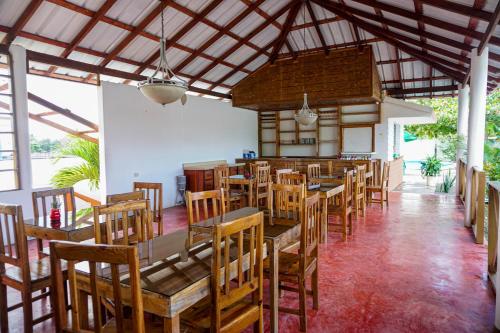 Restaurant, Hotel Nuevo Amanecer in San Francisco De Macorís