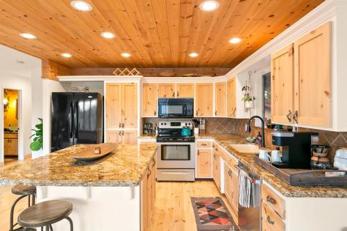 High View Haven - Hot Tub, Fire Pit, BBQ in Joshua Tree! home in Joshua Tree, USA
