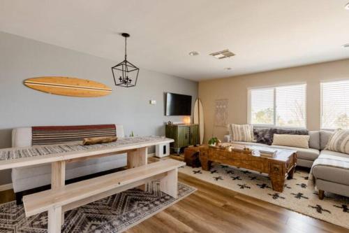 Darling Desert Abode withHot-tub Game Room home in Joshua Tree, USA