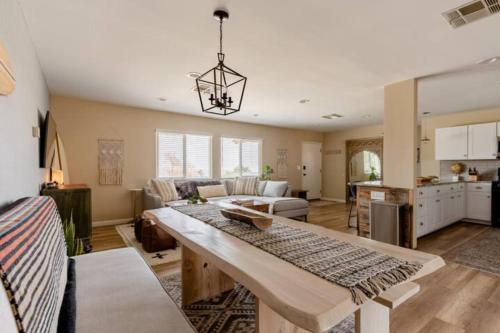 Darling Desert Abode withHot-tub Game Room home in Joshua Tree, USA