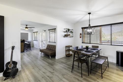 Sky Harbor House - Centrally Located withHot Tub home in Yucca Valley, USA