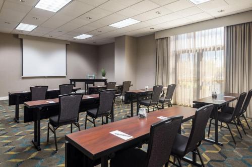 Residence Inn by Marriott Las Vegas Hughes Center - image 6