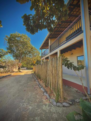 Chalé Baru - amplo, com ar cond conforto e natureza - 4min do centro