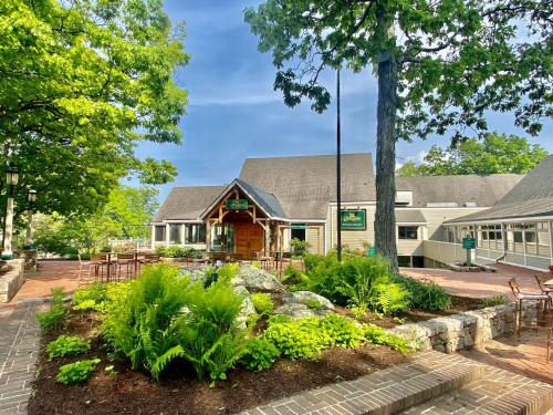 Ski-inski-out, Pet-ok Condo, Walk To Wintergreen in Roseland, USA