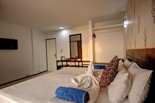 Crown Beach Villas with direct access to the Bikini Beach 5