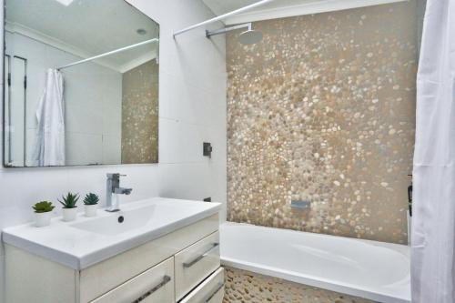 3 Bedroom House Family Friendly Surry Hills 2 E-Bikes Included - image 12