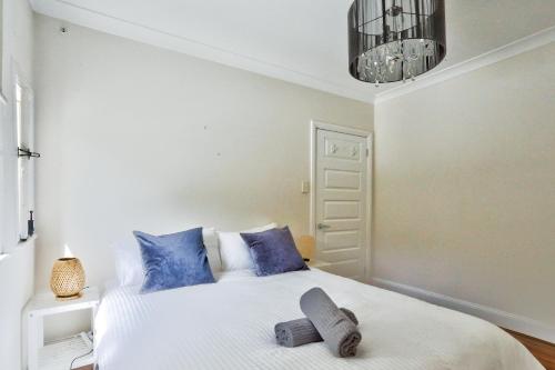 3 Bedroom House Family Friendly Surry Hills 2 E-Bikes Included - image 10