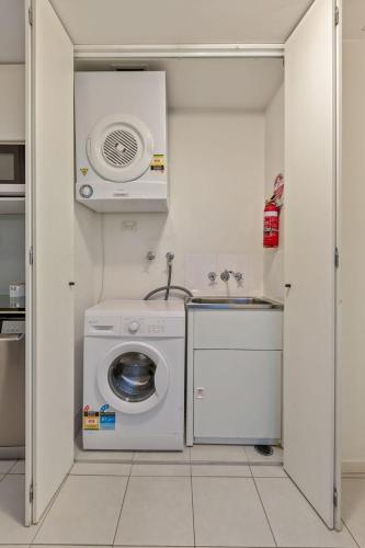 A Modern Studio for 6 Next to Darling Harbour - image 14