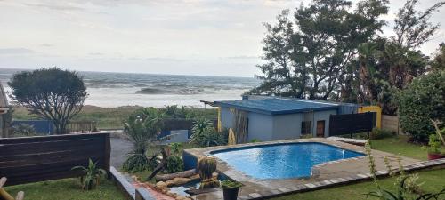 Blue Space Beach Shack in Pumula