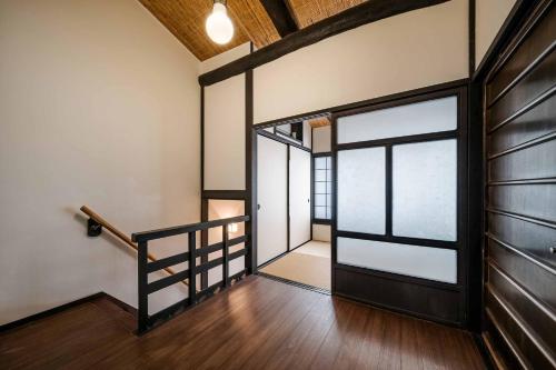 Japanese-Style Townhouse image 2