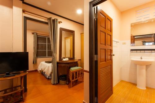 Superior Bungalow image 2