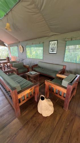 Restorāns, Hemingway's Luxury Tented Camp in Paraa