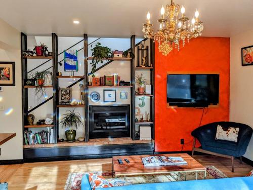 Boho Shick 4 Bedroom-3 Bath In Heart Of Town in Bozeman, USA
