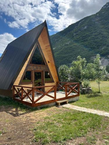 Etno Cottages Komarnica Authentic Peaceful Mountain Getaway in Pošćenski Kraj