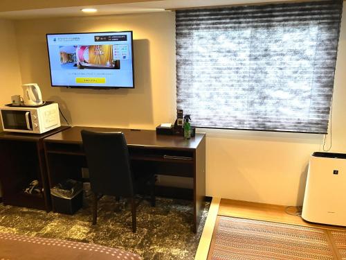 Double Room with Small Double Bed and Tatami Area - Smoking image 2