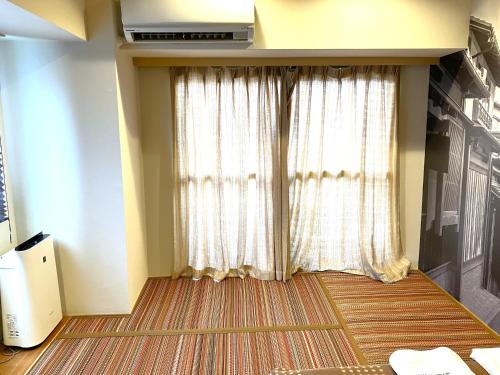 Double Room with Small Double Bed and Tatami Area - Smoking image 1